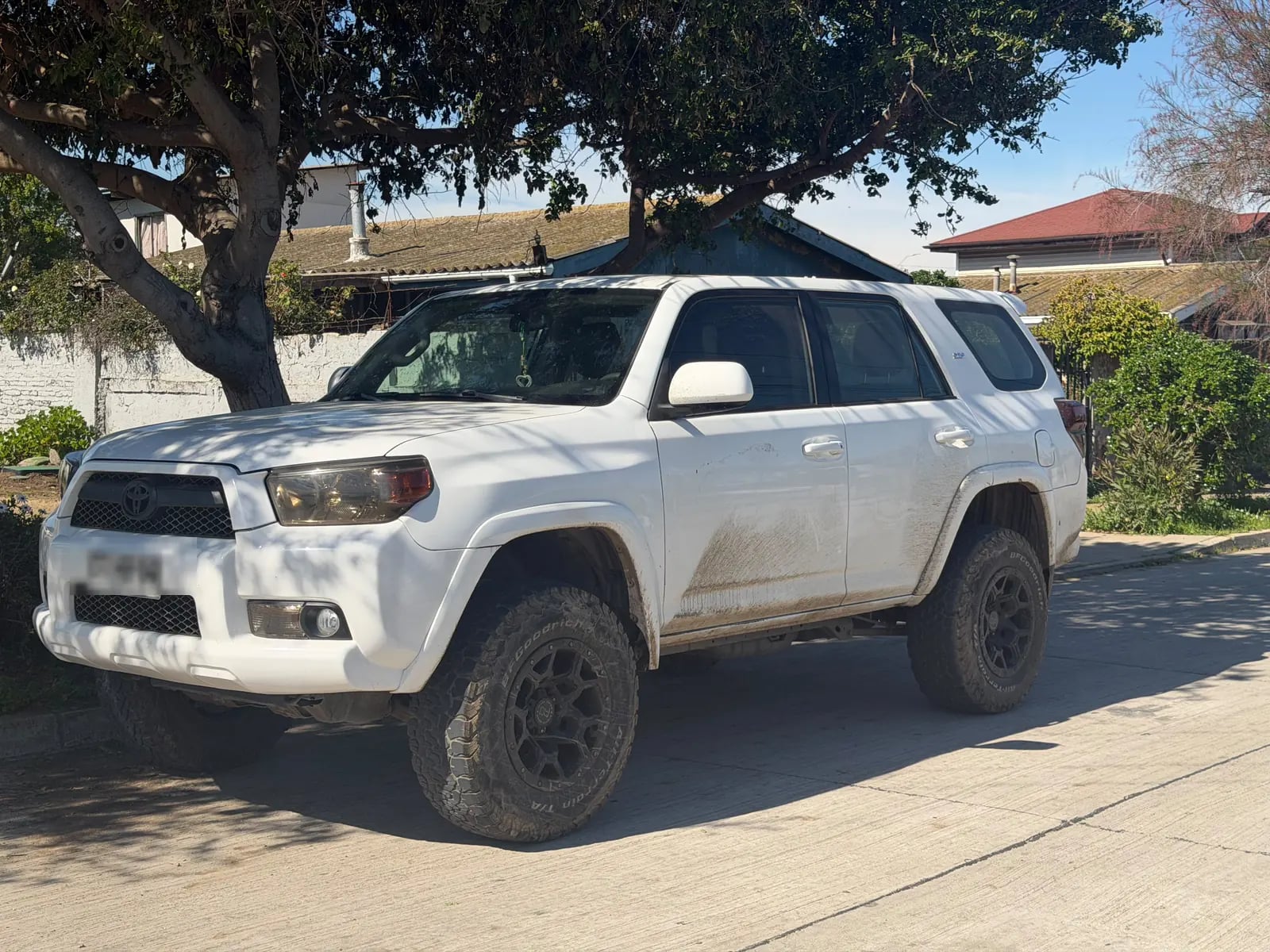 La camioneta entera, antes y después — antes